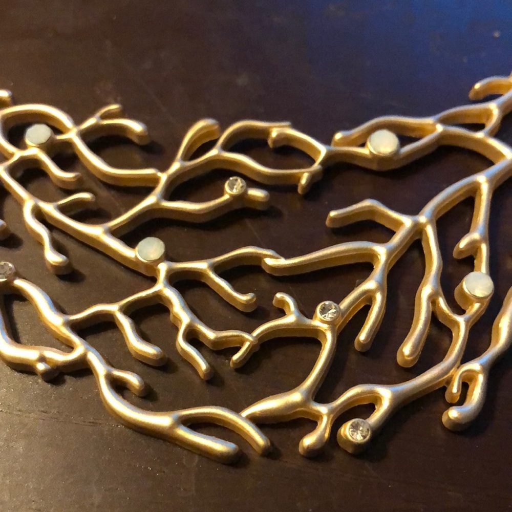 Coral statement necklace - Picture 2 of 2